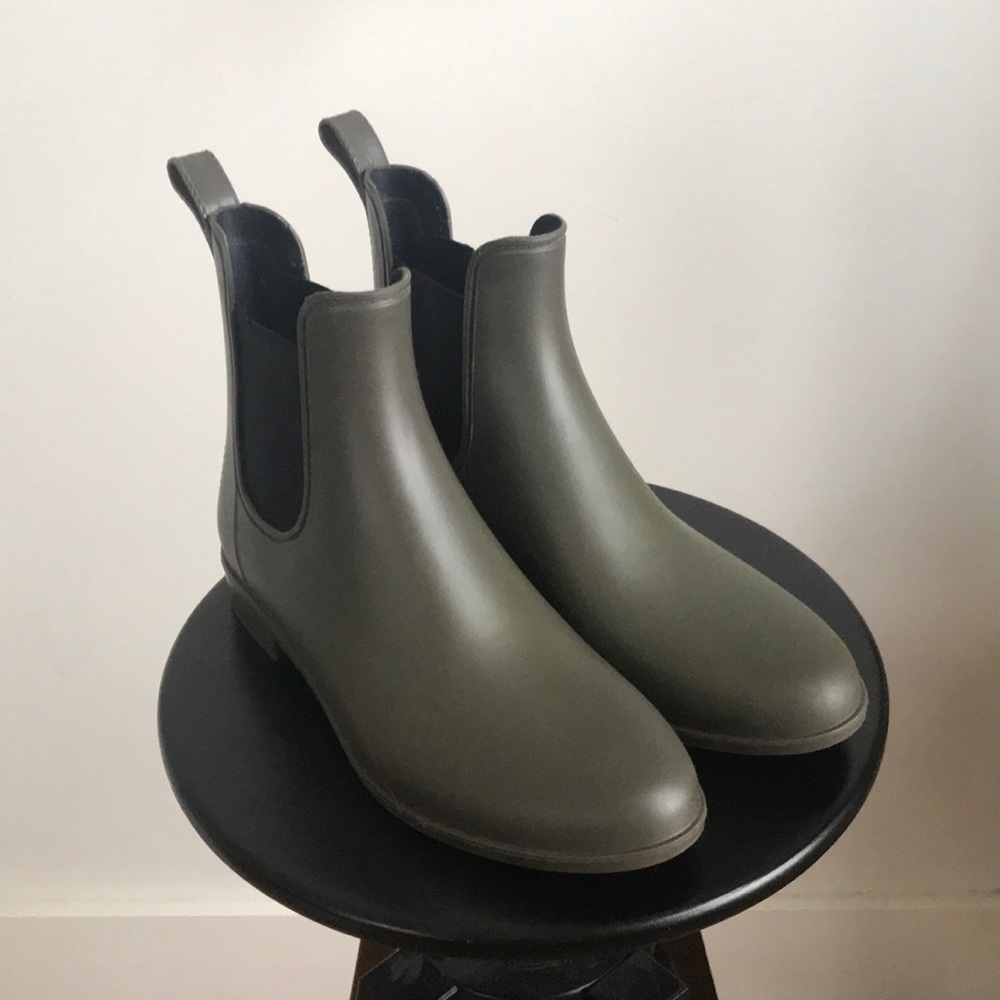A new Day Green Chelsea Rain Booties Sz 7.5-8